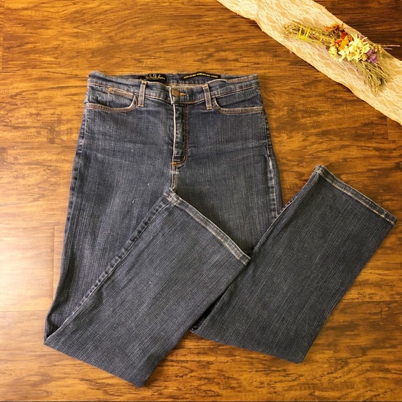 NYDJ Denim - 🛍3/$25 NYDJ Straight leg Tummy Tuck 10 32